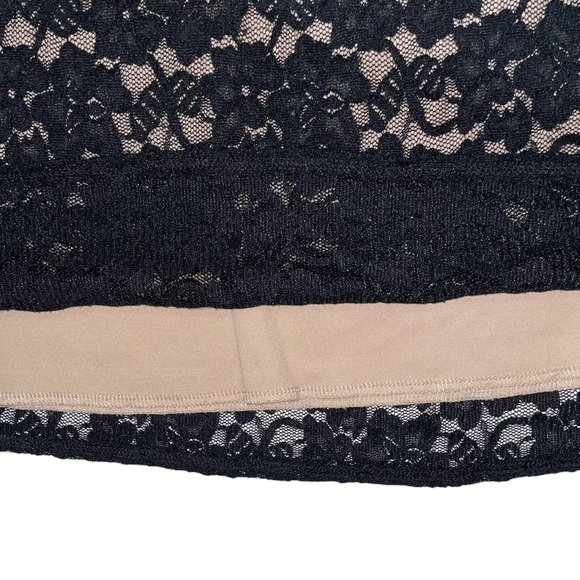 Retro Lace Dress - Picture 3 of 3